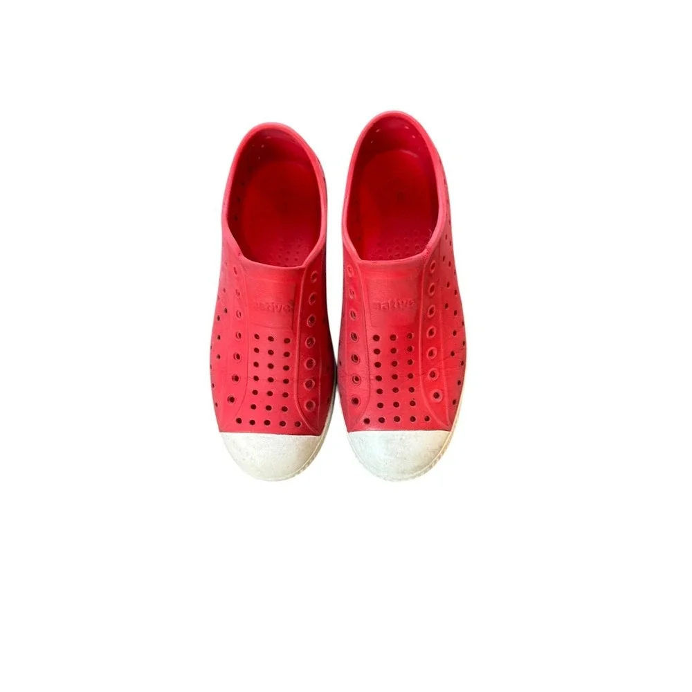 Native Jefferson Boys Girls Unisex youth Size J2 Red play shoes waterproof